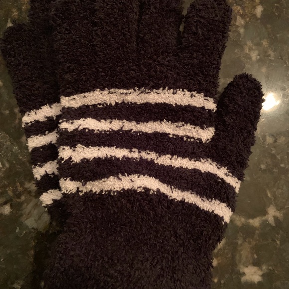 2pair Cabela’s lightweight aloe infused soft glov - Picture 2 of 3